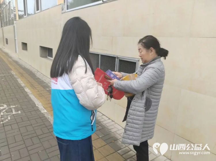 忻州市红十字会组织志愿者开展守护生命 爱心相髓宣传活动 - 第4张 - 山西公益人 忻州市红十字会组织志愿者开展守护生命 爱心相髓宣传活动 - 第4张