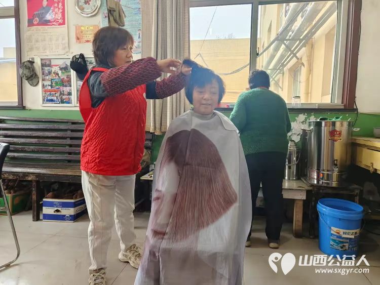 介休市敬老协会“孝善行”之敬老爱老助老行动2024年11月2日走进宋古乡宋安村服务老年村民 - 第6张 - 山西公益人 介休市敬老协会“孝善行”之敬老爱老助老行动2024年11月2日走进宋古乡宋安村服务老年村民 - 第6张