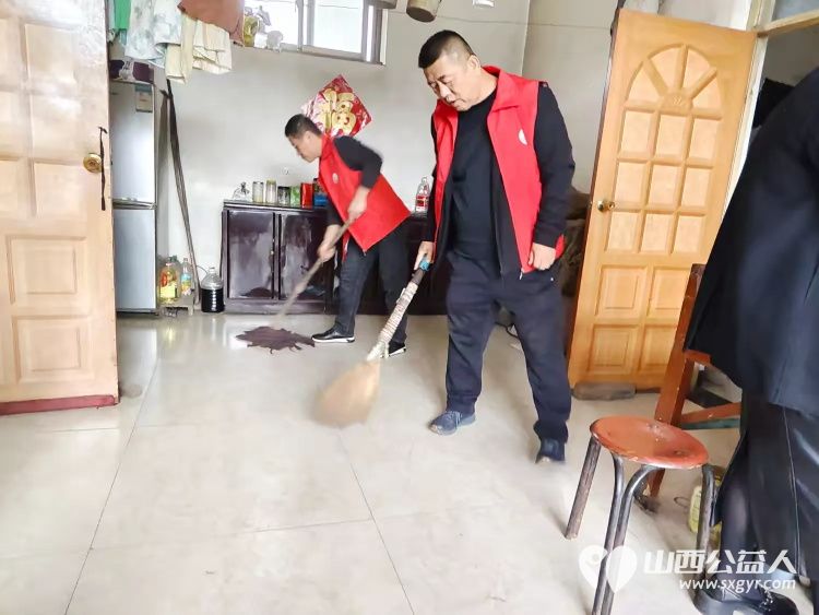 介休市敬老协会志愿者走进宋古乡宋安村入户83岁特困老人侯明海家中 - 第13张 - 山西公益人 介休市敬老协会志愿者走进宋古乡宋安村入户83岁特困老人侯明海家中 - 第13张