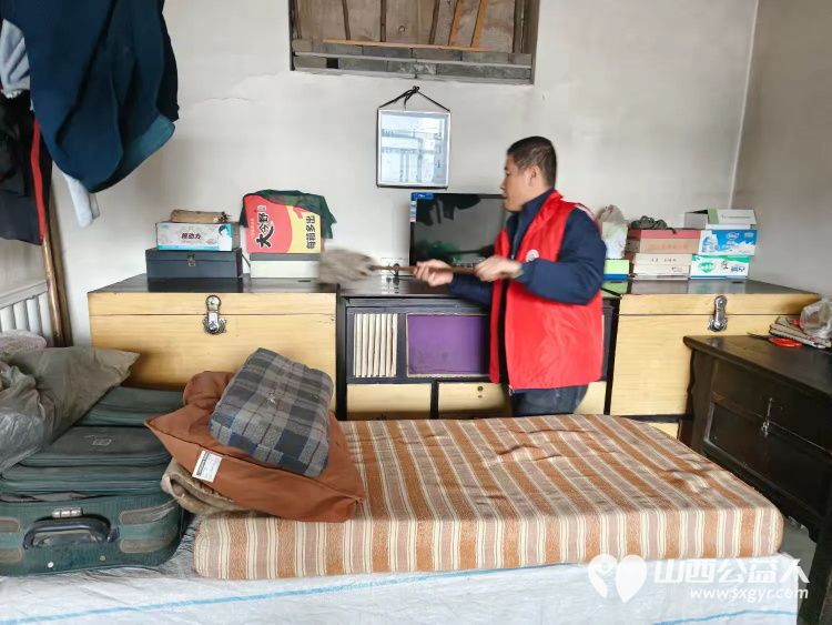 介休市敬老协会志愿者走进宋古乡宋安村入户83岁特困老人侯明海家中 - 第19张 - 山西公益人 介休市敬老协会志愿者走进宋古乡宋安村入户83岁特困老人侯明海家中 - 第19张