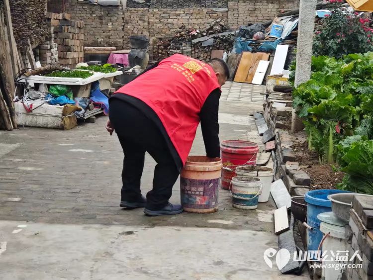 介休市敬老协会志愿者走进宋古乡宋安村入户83岁特困老人侯明海家中 - 第15张 - 山西公益人 介休市敬老协会志愿者走进宋古乡宋安村入户83岁特困老人侯明海家中 - 第15张