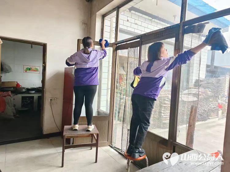 介休市敬老协会志愿者走进宋古乡宋安村入户83岁特困老人侯明海家中 - 第4张 - 山西公益人 介休市敬老协会志愿者走进宋古乡宋安村入户83岁特困老人侯明海家中 - 第4张