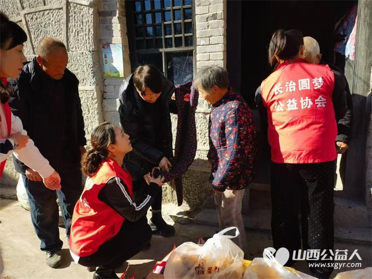 汇聚公益力量缔造幸福家园 长治圆梦公益协会志愿者们去平顺县芦芽村看望孤寡老人赠送棉衣棉被食品和生活用品 - 第32张