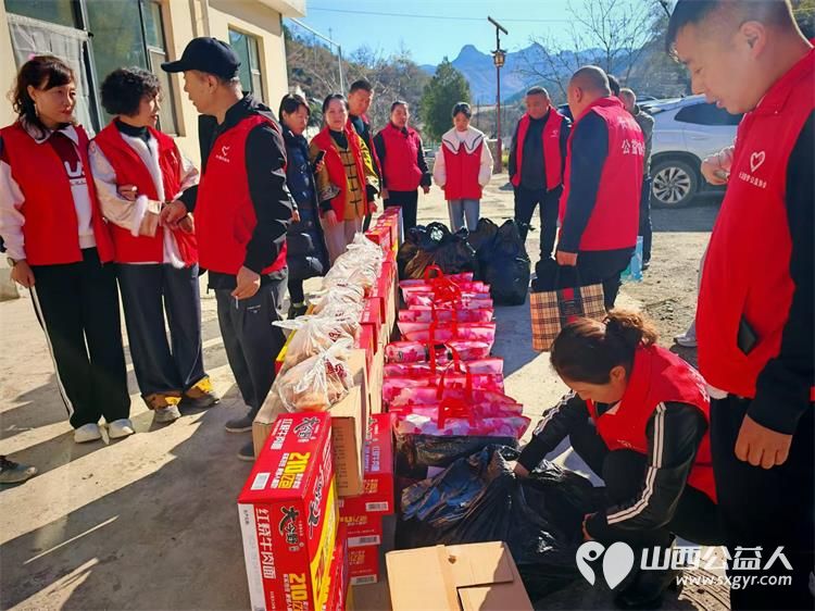 汇聚公益力量缔造幸福家园 长治圆梦公益协会志愿者们去平顺县芦芽村看望孤寡老人赠送棉衣棉被食品和生活用品 - 第18张