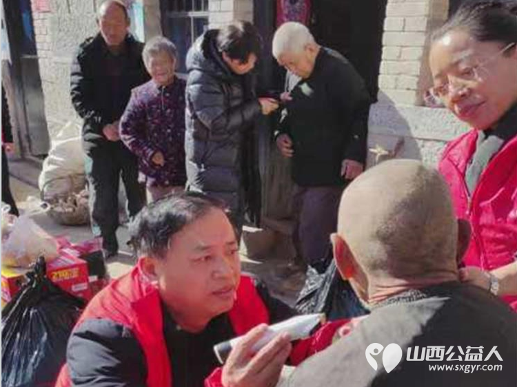汇聚公益力量缔造幸福家园 长治圆梦公益协会志愿者们去平顺县芦芽村看望孤寡老人赠送棉衣棉被食品和生活用品 - 第34张