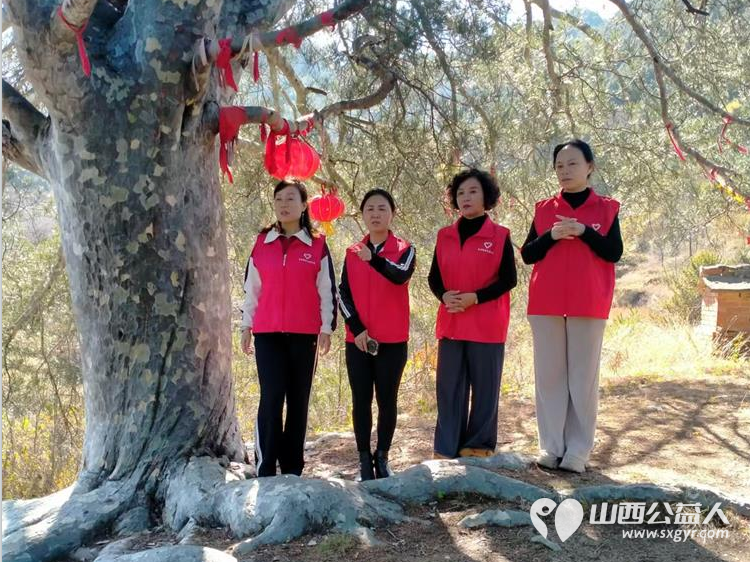 汇聚公益力量缔造幸福家园 长治圆梦公益协会志愿者们去平顺县芦芽村看望孤寡老人赠送棉衣棉被食品和生活用品 - 第4张