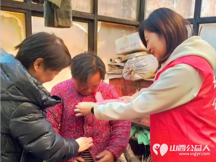 汇聚公益力量缔造幸福家园 长治圆梦公益协会志愿者们去平顺县芦芽村看望孤寡老人赠送棉衣棉被食品和生活用品 - 第24张