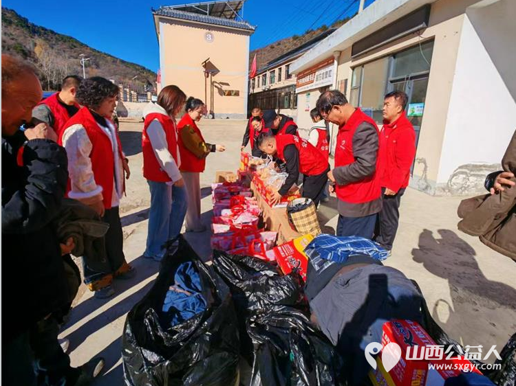 汇聚公益力量缔造幸福家园 长治圆梦公益协会志愿者们去平顺县芦芽村看望孤寡老人赠送棉衣棉被食品和生活用品 - 第19张