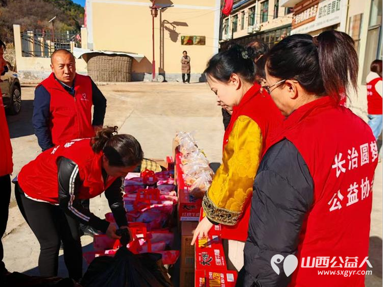 汇聚公益力量缔造幸福家园 长治圆梦公益协会志愿者们去平顺县芦芽村看望孤寡老人赠送棉衣棉被食品和生活用品 - 第14张