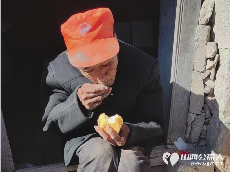 汇聚公益力量缔造幸福家园 长治圆梦公益协会志愿者们去平顺县芦芽村看望孤寡老人赠送棉衣棉被食品和生活用品 - 第65张