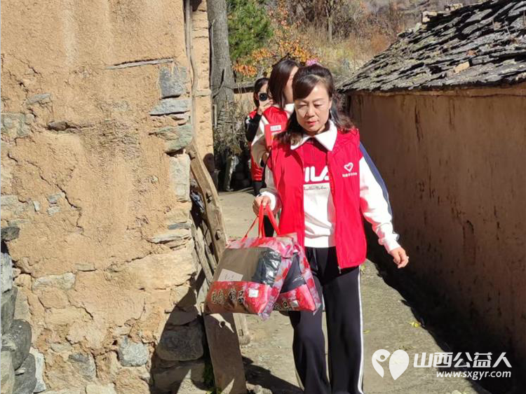 汇聚公益力量缔造幸福家园 长治圆梦公益协会志愿者们去平顺县芦芽村看望孤寡老人赠送棉衣棉被食品和生活用品 - 第50张