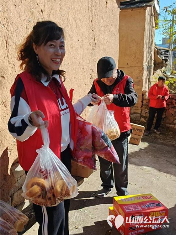 汇聚公益力量缔造幸福家园 长治圆梦公益协会志愿者们去平顺县芦芽村看望孤寡老人赠送棉衣棉被食品和生活用品 - 第69张