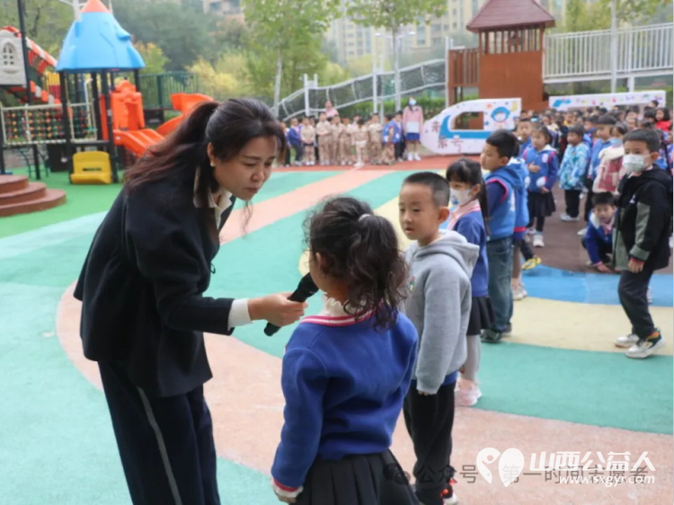 盐湖区第四实验幼儿园“小家·大国----童心探科学畅享家国情”游园爱心义卖活动圆满落幕善款助力公益事业 - 第6张 - 山西公益人 盐湖区第四实验幼儿园“小家·大国----童心探科学畅享家国情”游园爱心义卖活动圆满落幕善款助力公益事业 - 第6张