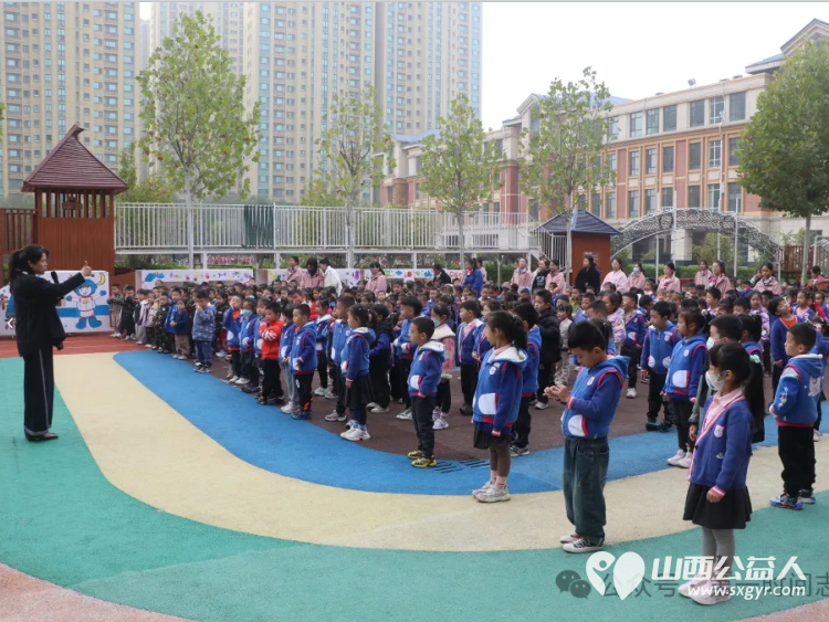 盐湖区第四实验幼儿园“小家·大国----童心探科学畅享家国情”游园爱心义卖活动圆满落幕善款助力公益事业 - 第8张 - 山西公益人 盐湖区第四实验幼儿园“小家·大国----童心探科学畅享家国情”游园爱心义卖活动圆满落幕善款助力公益事业 - 第8张