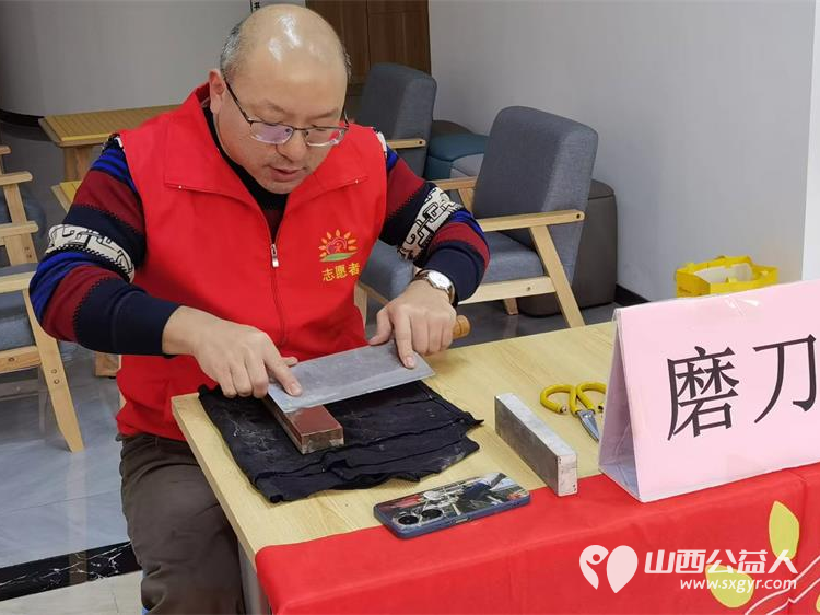 长治市阳光困境儿童帮扶协会走进长治市潞洲区潞才社区开展义务理发志愿服务活动 - 第16张 - 山西公益人 长治市阳光困境儿童帮扶协会走进长治市潞洲区潞才社区开展义务理发志愿服务活动 - 第16张