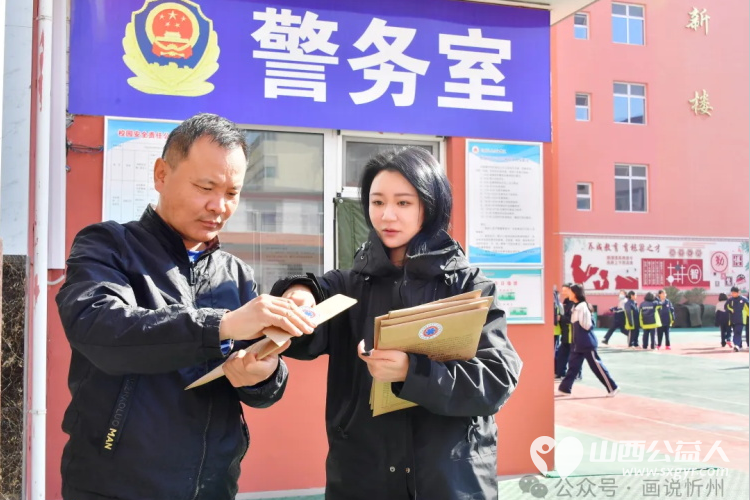 忻府区新的社会阶层人士联合会积极开展公益活动,将“少年急救官”公益海报进校园传递爱心与知识 - 第7张 - 山西公益人 忻府区新的社会阶层人士联合会积极开展公益活动,将“少年急救官”公益海报进校园传递爱心与知识 - 第7张