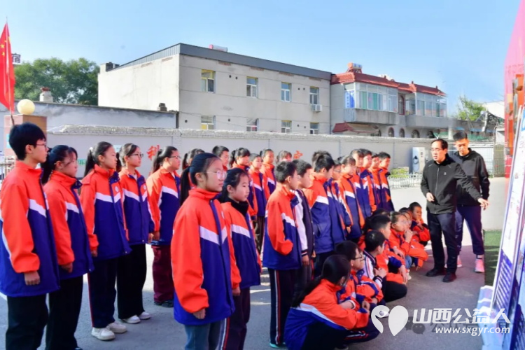 忻府区新的社会阶层人士联合会积极开展公益活动,将“少年急救官”公益海报进校园传递爱心与知识 - 第2张 - 山西公益人 忻府区新的社会阶层人士联合会积极开展公益活动,将“少年急救官”公益海报进校园传递爱心与知识 - 第2张
