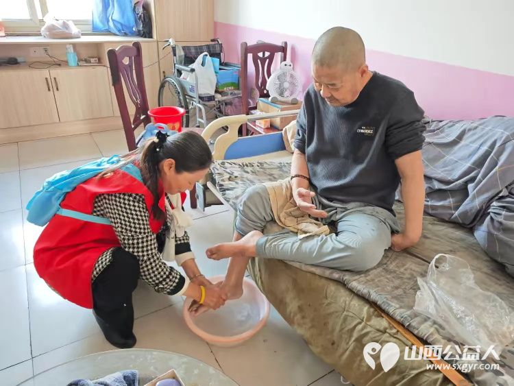 介休市敬老协会健康活动暖人心11月6日走进东南街道段家巷社区、福源老年康复服务中心服务老人 - 第26张 - 山西公益人 介休市敬老协会健康活动暖人心11月6日走进东南街道段家巷社区、福源老年康复服务中心服务老人 - 第26张
