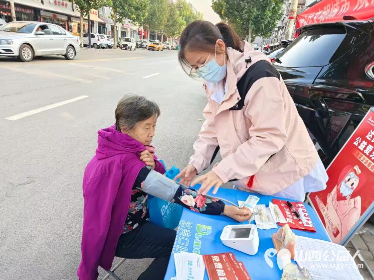 介休市敬老协会健康活动暖人心11月6日走进东南街道段家巷社区、福源老年康复服务中心服务老人 - 第13张 - 山西公益人 介休市敬老协会健康活动暖人心11月6日走进东南街道段家巷社区、福源老年康复服务中心服务老人 - 第13张