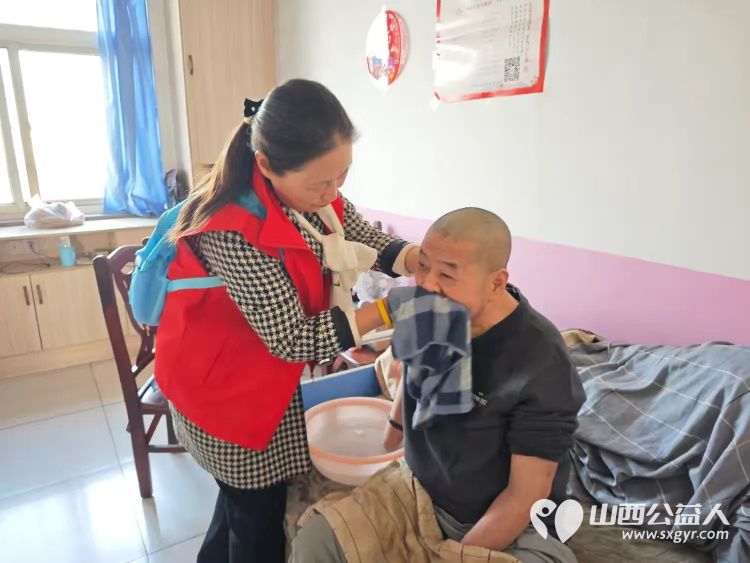 介休市敬老协会健康活动暖人心11月6日走进东南街道段家巷社区、福源老年康复服务中心服务老人 - 第25张 - 山西公益人 介休市敬老协会健康活动暖人心11月6日走进东南街道段家巷社区、福源老年康复服务中心服务老人 - 第25张