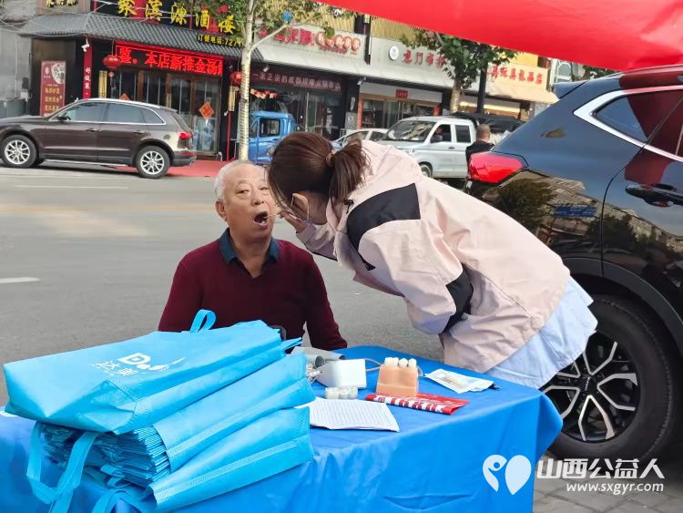 介休市敬老协会健康活动暖人心11月6日走进东南街道段家巷社区、福源老年康复服务中心服务老人 - 第12张 - 山西公益人 介休市敬老协会健康活动暖人心11月6日走进东南街道段家巷社区、福源老年康复服务中心服务老人 - 第12张
