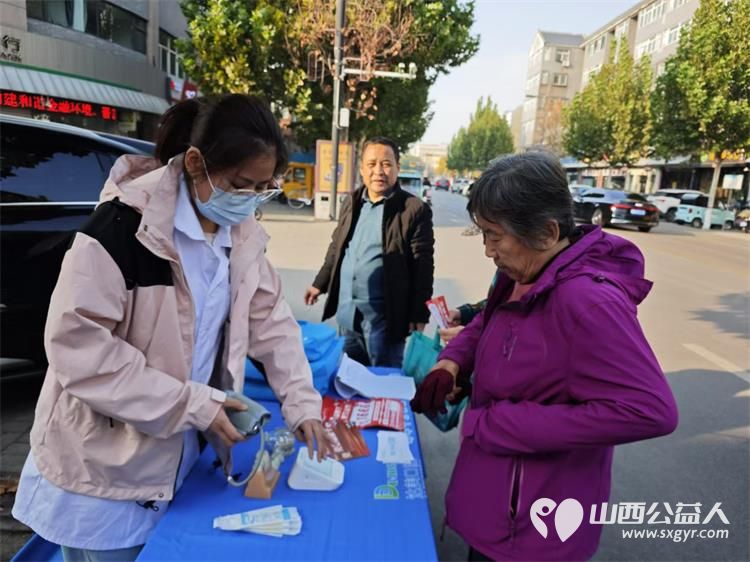 介休市敬老协会健康活动暖人心11月6日走进东南街道段家巷社区、福源老年康复服务中心服务老人 - 第11张 - 山西公益人 介休市敬老协会健康活动暖人心11月6日走进东南街道段家巷社区、福源老年康复服务中心服务老人 - 第11张
