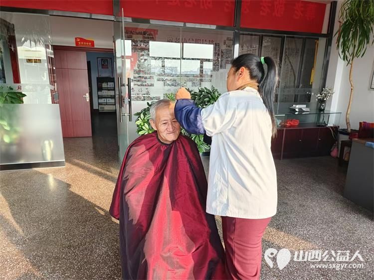介休市敬老协会健康活动暖人心11月6日走进东南街道段家巷社区、福源老年康复服务中心服务老人 - 第19张 - 山西公益人 介休市敬老协会健康活动暖人心11月6日走进东南街道段家巷社区、福源老年康复服务中心服务老人 - 第19张