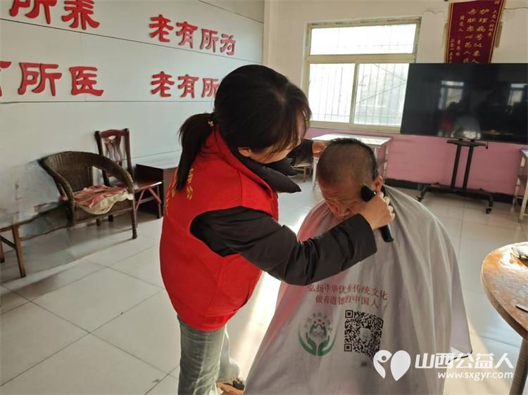 介休市敬老协会健康活动暖人心11月6日走进东南街道段家巷社区、福源老年康复服务中心服务老人 - 第5张 - 山西公益人 介休市敬老协会健康活动暖人心11月6日走进东南街道段家巷社区、福源老年康复服务中心服务老人 - 第5张