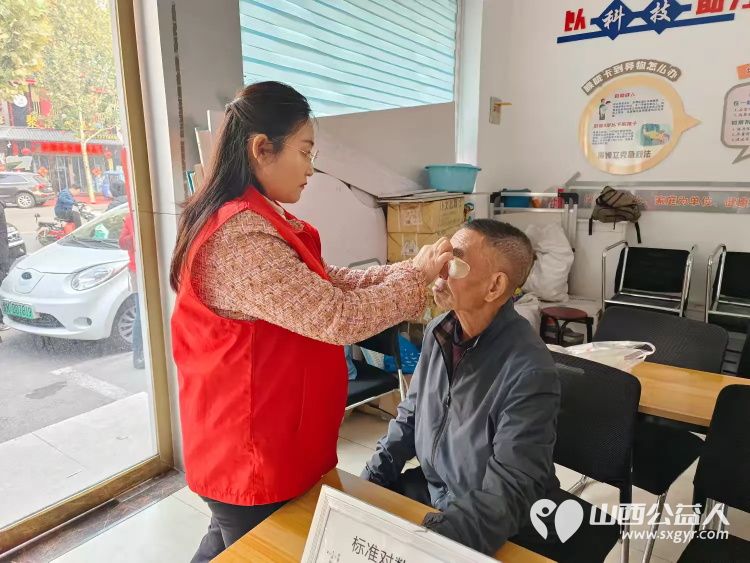 介休市敬老协会健康活动暖人心11月6日走进东南街道段家巷社区、福源老年康复服务中心服务老人 - 第7张 - 山西公益人 介休市敬老协会健康活动暖人心11月6日走进东南街道段家巷社区、福源老年康复服务中心服务老人 - 第7张