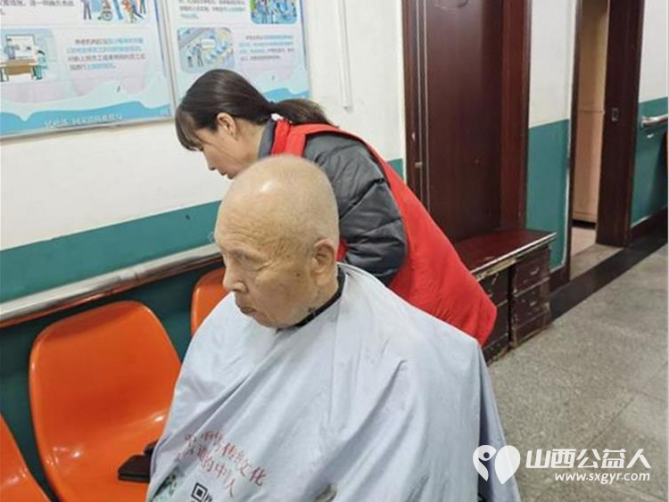 介休市敬老协会健康活动暖人心11月6日走进东南街道段家巷社区、福源老年康复服务中心服务老人 - 第4张 - 山西公益人 介休市敬老协会健康活动暖人心11月6日走进东南街道段家巷社区、福源老年康复服务中心服务老人 - 第4张