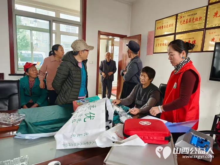 介休市敬老协会“孝善行”之敬老爱老助老行动11月9日走进张兰镇沟底社区、南窑头小区、东风社区 - 第13张 - 山西公益人 介休市敬老协会“孝善行”之敬老爱老助老行动11月9日走进张兰镇沟底社区、南窑头小区、东风社区 - 第13张