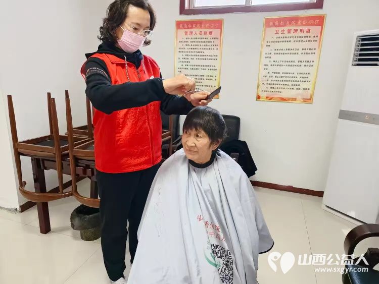 介休市敬老协会“孝善行”之敬老爱老助老行动11月9日走进张兰镇沟底社区、南窑头小区、东风社区 - 第9张 - 山西公益人 介休市敬老协会“孝善行”之敬老爱老助老行动11月9日走进张兰镇沟底社区、南窑头小区、东风社区 - 第9张