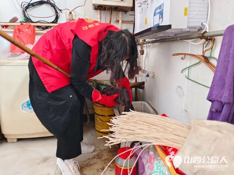 介休市敬老协会“孝善行”之敬老爱老助老行动11月9日走进张兰镇沟底社区、南窑头小区、东风社区 - 第25张 - 山西公益人 介休市敬老协会“孝善行”之敬老爱老助老行动11月9日走进张兰镇沟底社区、南窑头小区、东风社区 - 第25张