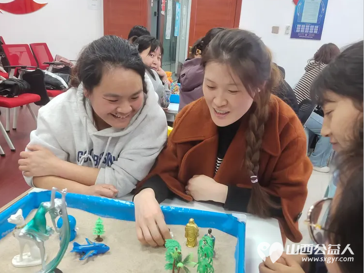 尖草坪区妇联朝阳社区爱心妈妈工作站为爱心妈妈志愿者开展沉浸式团体沙盘赋能系列培训 - 第12张 - 山西公益人 尖草坪区妇联朝阳社区爱心妈妈工作站为爱心妈妈志愿者开展沉浸式团体沙盘赋能系列培训 - 第12张