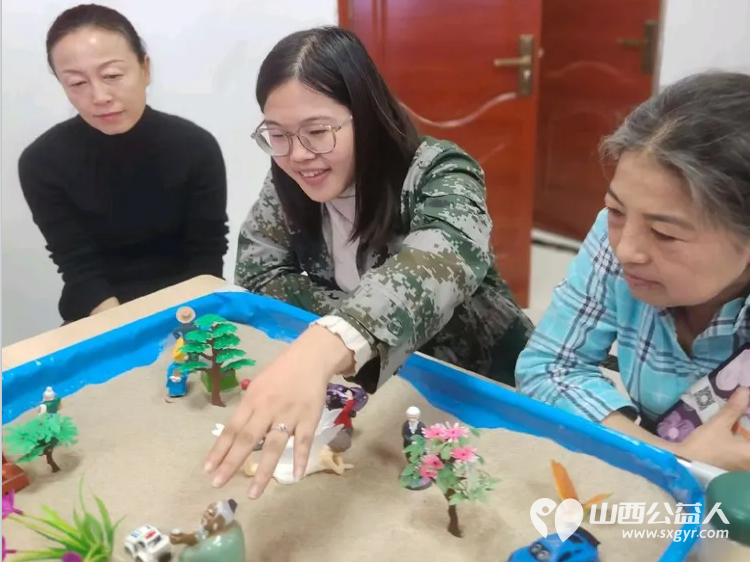 尖草坪区妇联朝阳社区爱心妈妈工作站为爱心妈妈志愿者开展沉浸式团体沙盘赋能系列培训 - 第10张 - 山西公益人 尖草坪区妇联朝阳社区爱心妈妈工作站为爱心妈妈志愿者开展沉浸式团体沙盘赋能系列培训 - 第10张