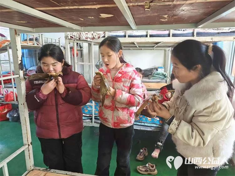蟹状元粽香四溢传递温情满人间 太原市龙城义工联合上海蟹状元企业发展有限公司去五台山石咀小学慰问困境学生 - 第2张