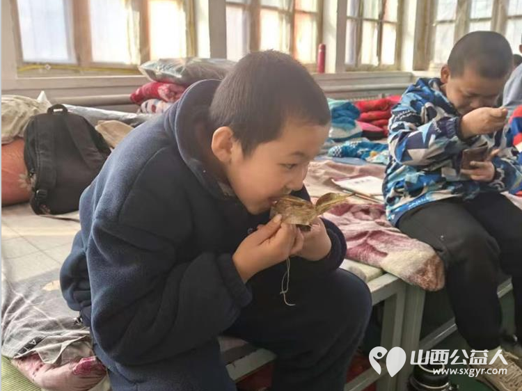 蟹状元粽香四溢传递温情满人间 太原市龙城义工联合上海蟹状元企业发展有限公司去五台山石咀小学慰问困境学生 - 第12张