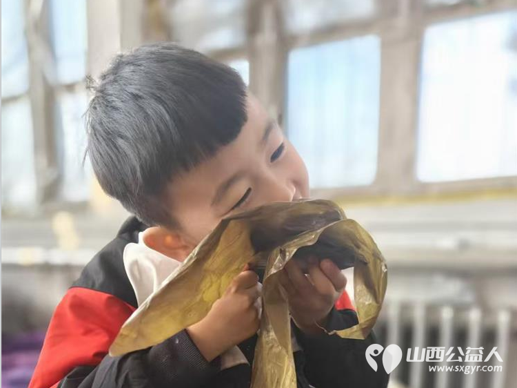 蟹状元粽香四溢传递温情满人间 太原市龙城义工联合上海蟹状元企业发展有限公司去五台山石咀小学慰问困境学生 - 第10张