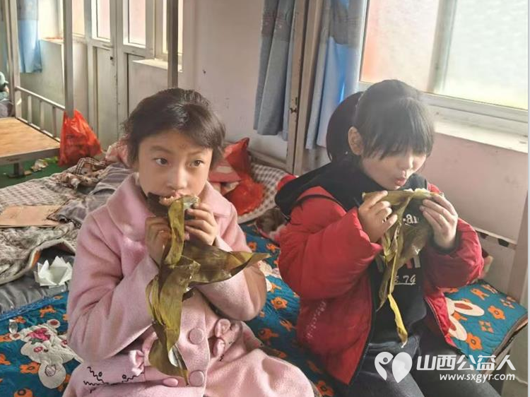 蟹状元粽香四溢传递温情满人间 太原市龙城义工联合上海蟹状元企业发展有限公司去五台山石咀小学慰问困境学生 - 第5张