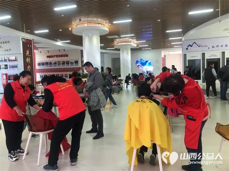 长治市阳光困境儿童帮扶协会走进蔡家巷社区为辖区老人儿童开展免费理发义诊活动 - 第3张 - 山西公益人 长治市阳光困境儿童帮扶协会走进蔡家巷社区为辖区老人儿童开展免费理发义诊活动 - 第3张