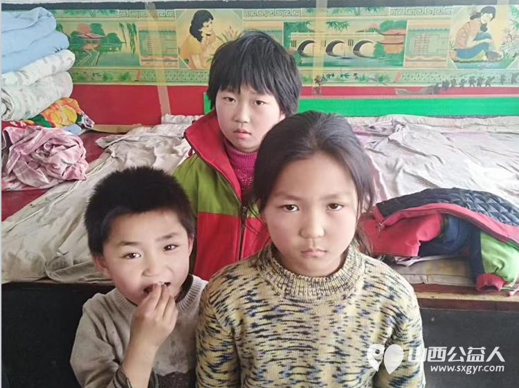 太原市优秀志愿者武利军帮助岚县明家庄村梁怀英(已故)家三个孤儿现在县民政局给三个孩子每个人每个月1320元孤儿生活费让孩子们过上了幸福生活 - 第13张 - 山西公益人 太原市优秀志愿者武利军帮助岚县明家庄村梁怀英(已故)家三个孤儿现在县民政局给三个孩子每个人每个月1320元孤儿生活费让孩子们过上了幸福生活 - 第13张