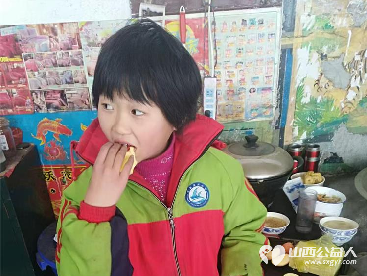 太原市优秀志愿者武利军帮助岚县明家庄村梁怀英(已故)家三个孤儿现在县民政局给三个孩子每个人每个月1320元孤儿生活费让孩子们过上了幸福生活 - 第16张 - 山西公益人 太原市优秀志愿者武利军帮助岚县明家庄村梁怀英(已故)家三个孤儿现在县民政局给三个孩子每个人每个月1320元孤儿生活费让孩子们过上了幸福生活 - 第16张