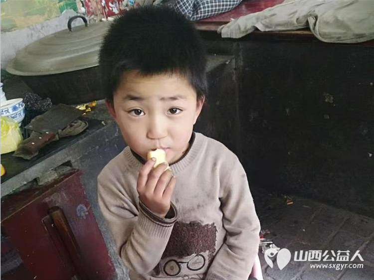 太原市优秀志愿者武利军帮助岚县明家庄村梁怀英(已故)家三个孤儿现在县民政局给三个孩子每个人每个月1320元孤儿生活费让孩子们过上了幸福生活 - 第14张 - 山西公益人 太原市优秀志愿者武利军帮助岚县明家庄村梁怀英(已故)家三个孤儿现在县民政局给三个孩子每个人每个月1320元孤儿生活费让孩子们过上了幸福生活 - 第14张