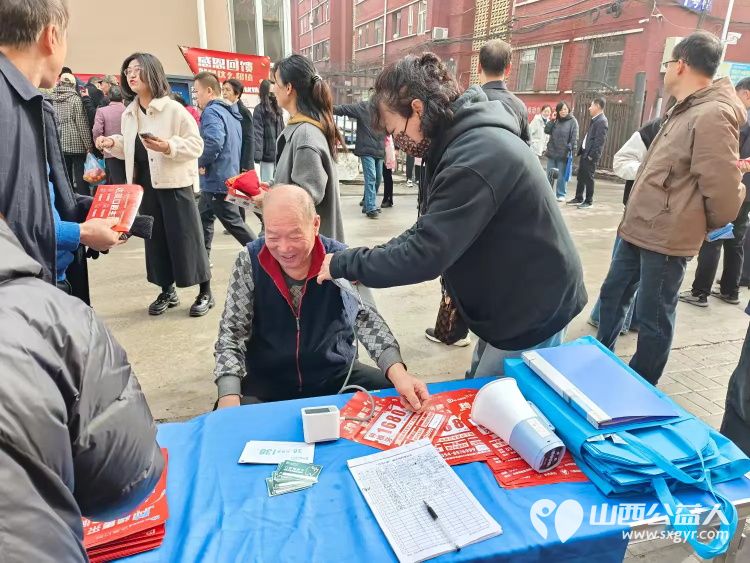 健康活动暖人心2024年11月14日介休市敬老协会组织志愿者走进北关街道朝阳路社区为社区老人及行动不便的老人爱心理发健康义诊服务 - 第14张 - 山西公益人 健康活动暖人心2024年11月14日介休市敬老协会组织志愿者走进北关街道朝阳路社区为社区老人及行动不便的老人爱心理发健康义诊服务 - 第14张