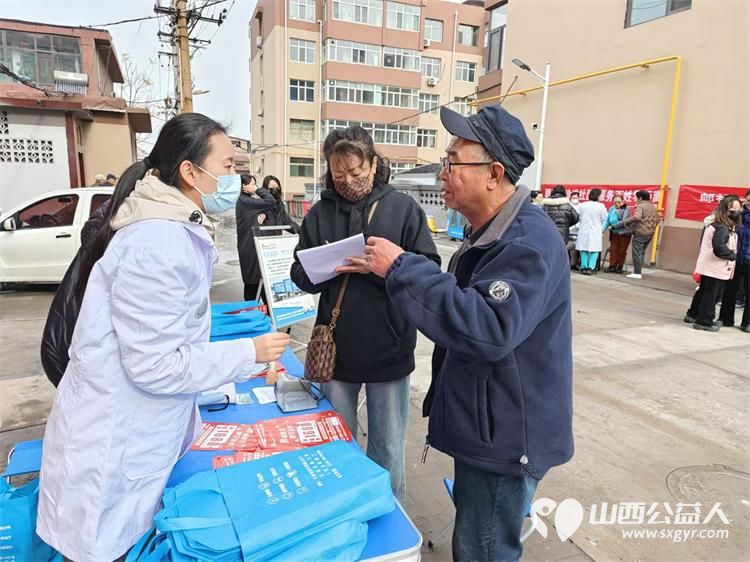 健康活动暖人心2024年11月14日介休市敬老协会组织志愿者走进北关街道朝阳路社区为社区老人及行动不便的老人爱心理发健康义诊服务 - 第15张 - 山西公益人 健康活动暖人心2024年11月14日介休市敬老协会组织志愿者走进北关街道朝阳路社区为社区老人及行动不便的老人爱心理发健康义诊服务 - 第15张