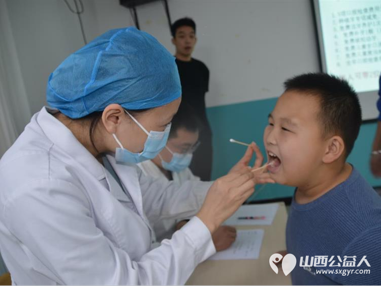 太原市可睦口腔组织医生在太原市灵星社区服务中心阳曲校区对孤独症孩子进行口腔保健知识普及和义诊 - 第4张 - 山西公益人 太原市可睦口腔组织医生在太原市灵星社区服务中心阳曲校区对孤独症孩子进行口腔保健知识普及和义诊 - 第4张