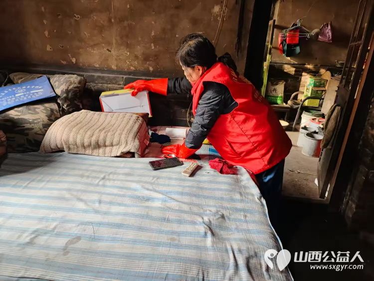 介休市敬老协会敬老爱老助老行动在洪山镇南两水村入户特困老人87岁任金明家中 - 第15张 - 山西公益人 介休市敬老协会敬老爱老助老行动在洪山镇南两水村入户特困老人87岁任金明家中 - 第15张