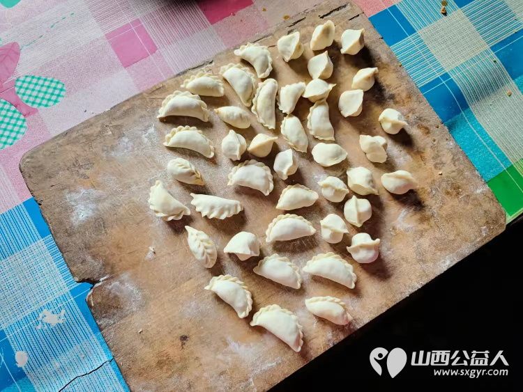 介休市敬老协会敬老爱老助老行动在洪山镇南两水村入户特困老人87岁任金明家中 - 第13张 - 山西公益人 介休市敬老协会敬老爱老助老行动在洪山镇南两水村入户特困老人87岁任金明家中 - 第13张