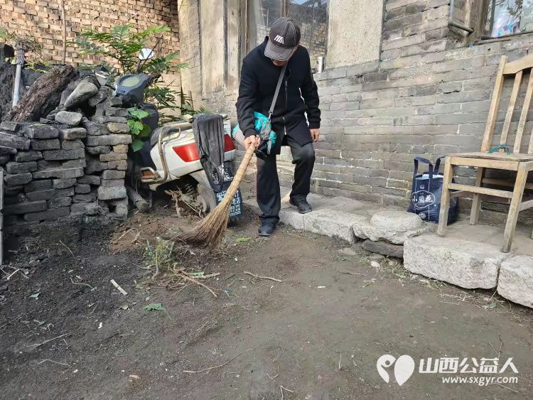 介休市敬老协会敬老爱老助老行动在洪山镇南两水村入户特困老人87岁任金明家中 - 第10张 - 山西公益人 介休市敬老协会敬老爱老助老行动在洪山镇南两水村入户特困老人87岁任金明家中 - 第10张