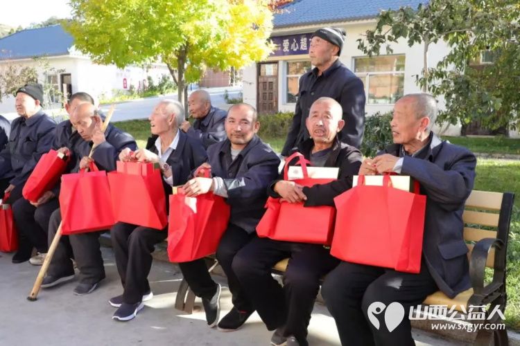 爱满金晖心系桑榆 石楼县青联委员、青年志愿者前往石楼县敬老院开展志愿服务活动 - 第2张